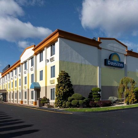 Days Inn By Wyndham Hartford/Closest Downtown Екстериор снимка