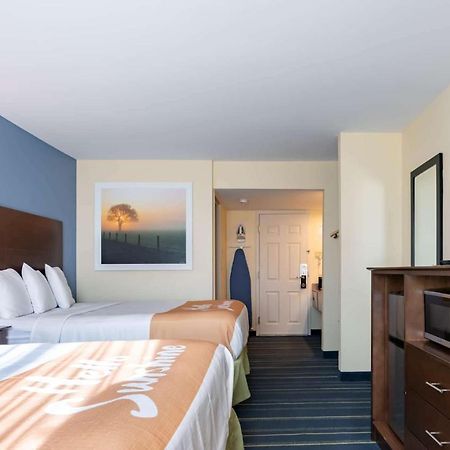 Days Inn By Wyndham Hartford/Closest Downtown Екстериор снимка