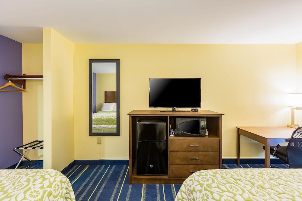 Days Inn By Wyndham Hartford/Closest Downtown Екстериор снимка