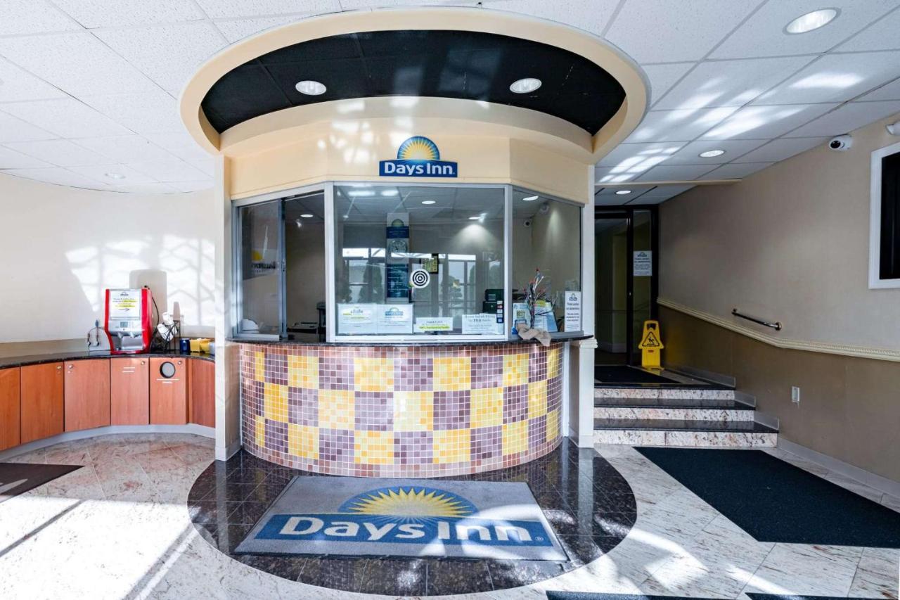 Days Inn By Wyndham Hartford/Closest Downtown Екстериор снимка