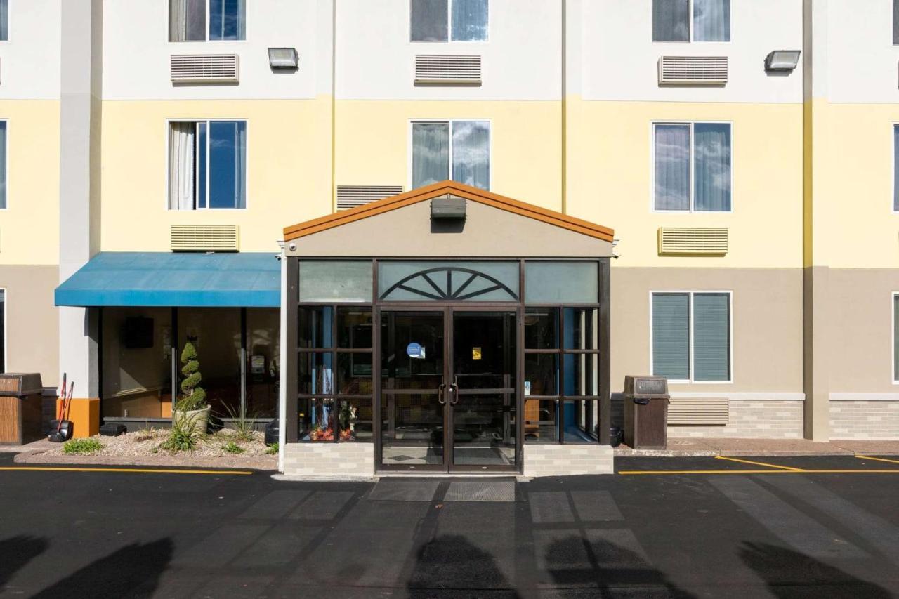 Days Inn By Wyndham Hartford/Closest Downtown Екстериор снимка