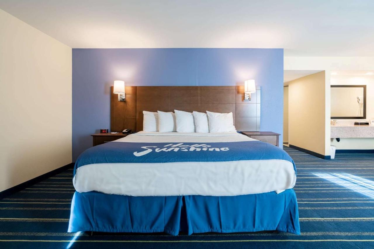 Days Inn By Wyndham Hartford/Closest Downtown Екстериор снимка