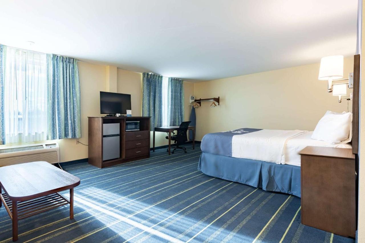 Days Inn By Wyndham Hartford/Closest Downtown Екстериор снимка