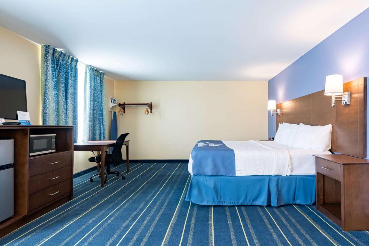 Days Inn By Wyndham Hartford/Closest Downtown Екстериор снимка