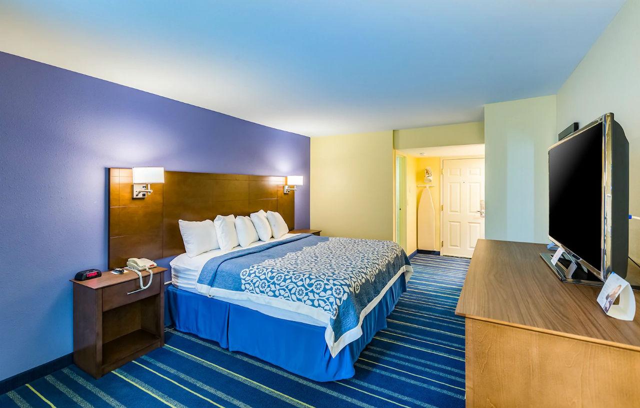 Days Inn By Wyndham Hartford/Closest Downtown Екстериор снимка